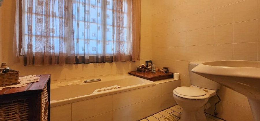 4 Bedroom Property for Sale in Hartbeesfontein North West